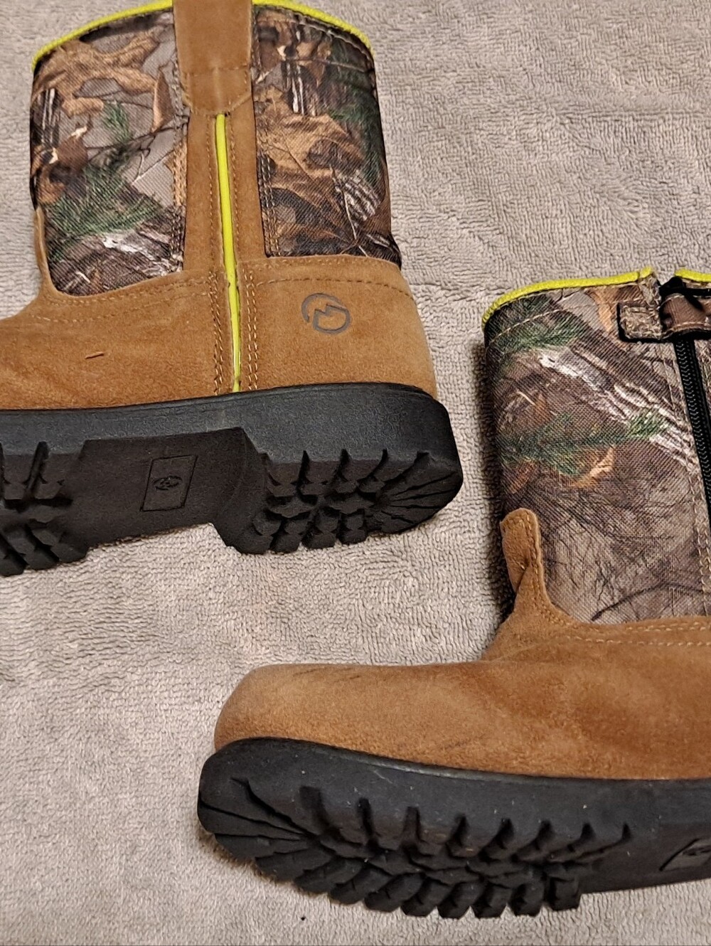 Magellan Youth Camo Boot Sz 2D - Picture 3 of 5
